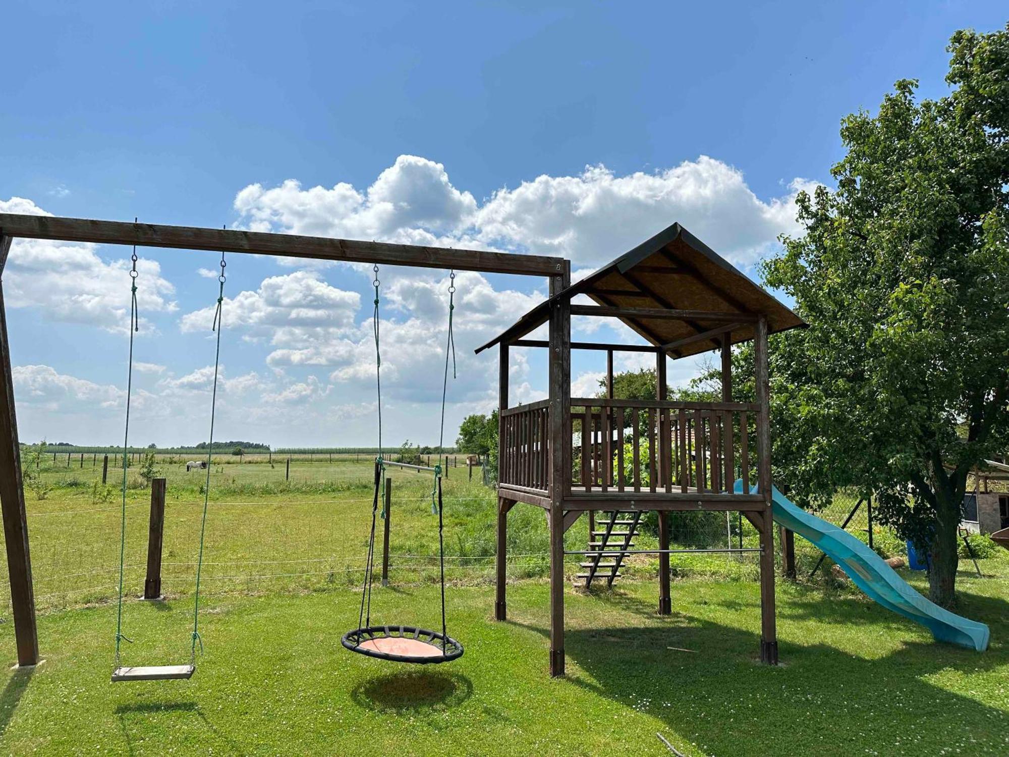 Penzion - Apartman Prestavlky Trsice Luaran gambar